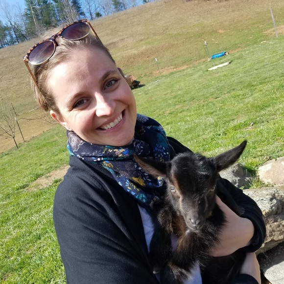 Meet your Posher, Vanessa - Picture 2 of 2